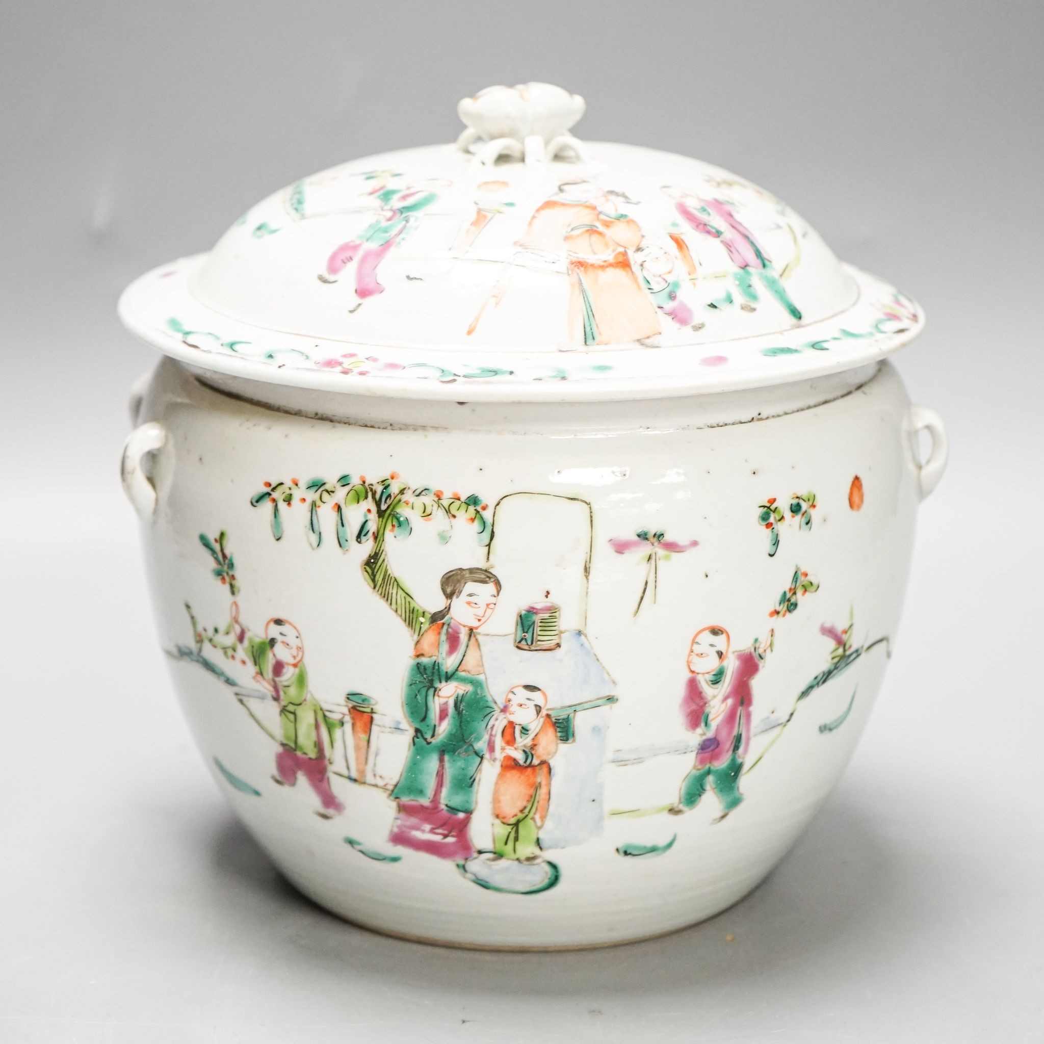 A Chinese famille rose kamcheng and cover, late 19th century, 20cm